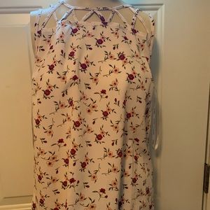 Beautiful floral. Papaya brand. Size small. Twisted top